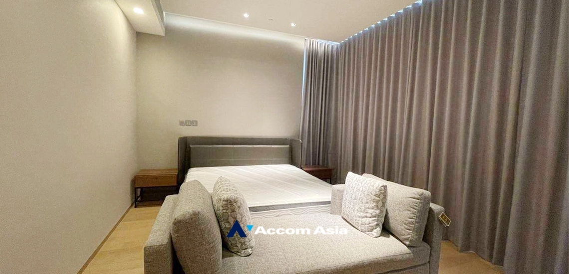 unit 3 Bedrooms  Condominium For Rent in Silom, Bangkok  near BTS Sala Daeng (AA33785)