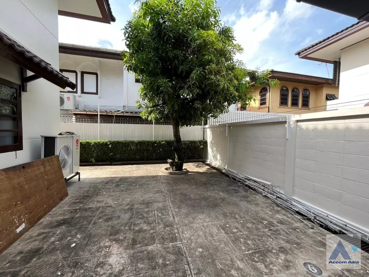 32  4 br House for rent and sale in Phaholyothin ,Bangkok BTS Saphan-Kwai at House in Compound AA33788