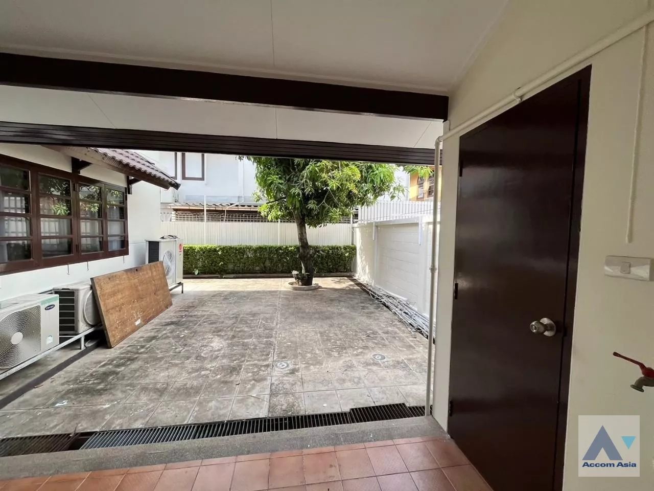 30  4 br House For Rent in Phaholyothin ,Bangkok BTS Saphan-Kwai at House in Compound AA33788
