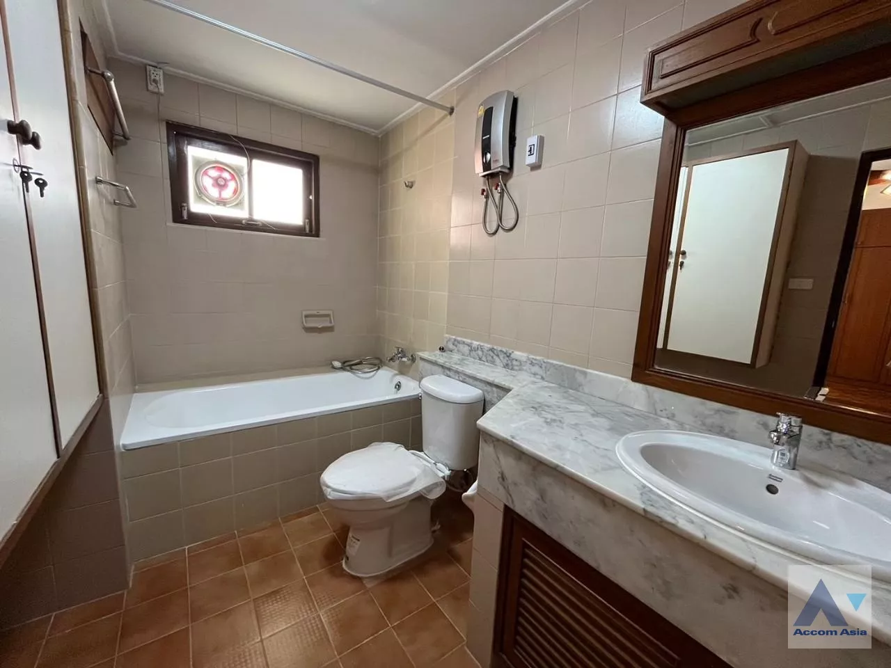 23  4 br House for rent and sale in Phaholyothin ,Bangkok BTS Saphan-Kwai at House in Compound AA33788