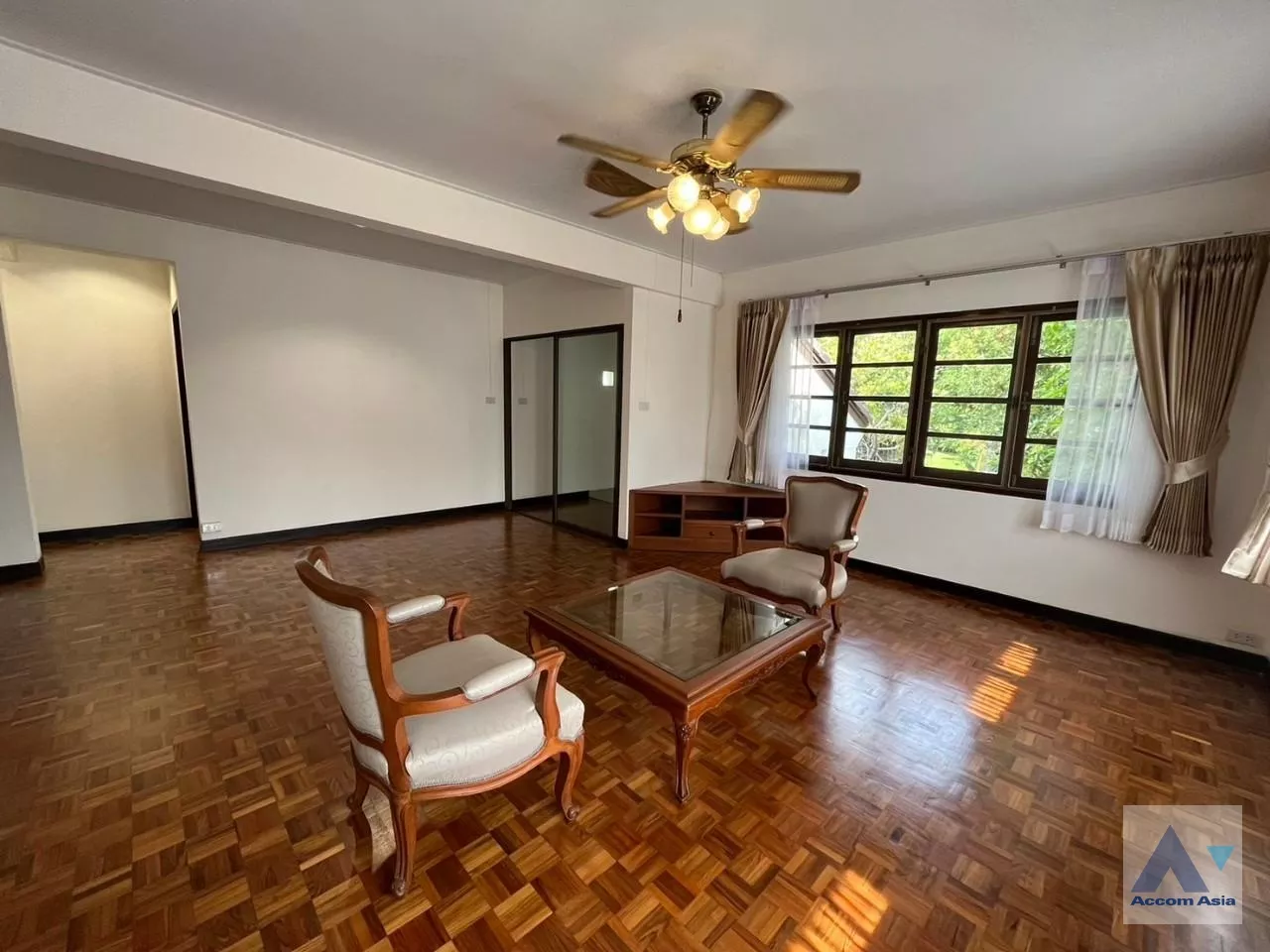 5  4 br House For Rent in Phaholyothin ,Bangkok BTS Saphan-Kwai at House in Compound AA33788
