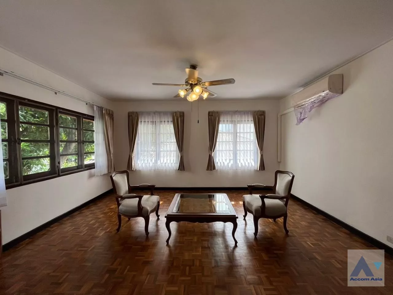 6  4 br House For Rent in Phaholyothin ,Bangkok BTS Saphan-Kwai at House in Compound AA33788