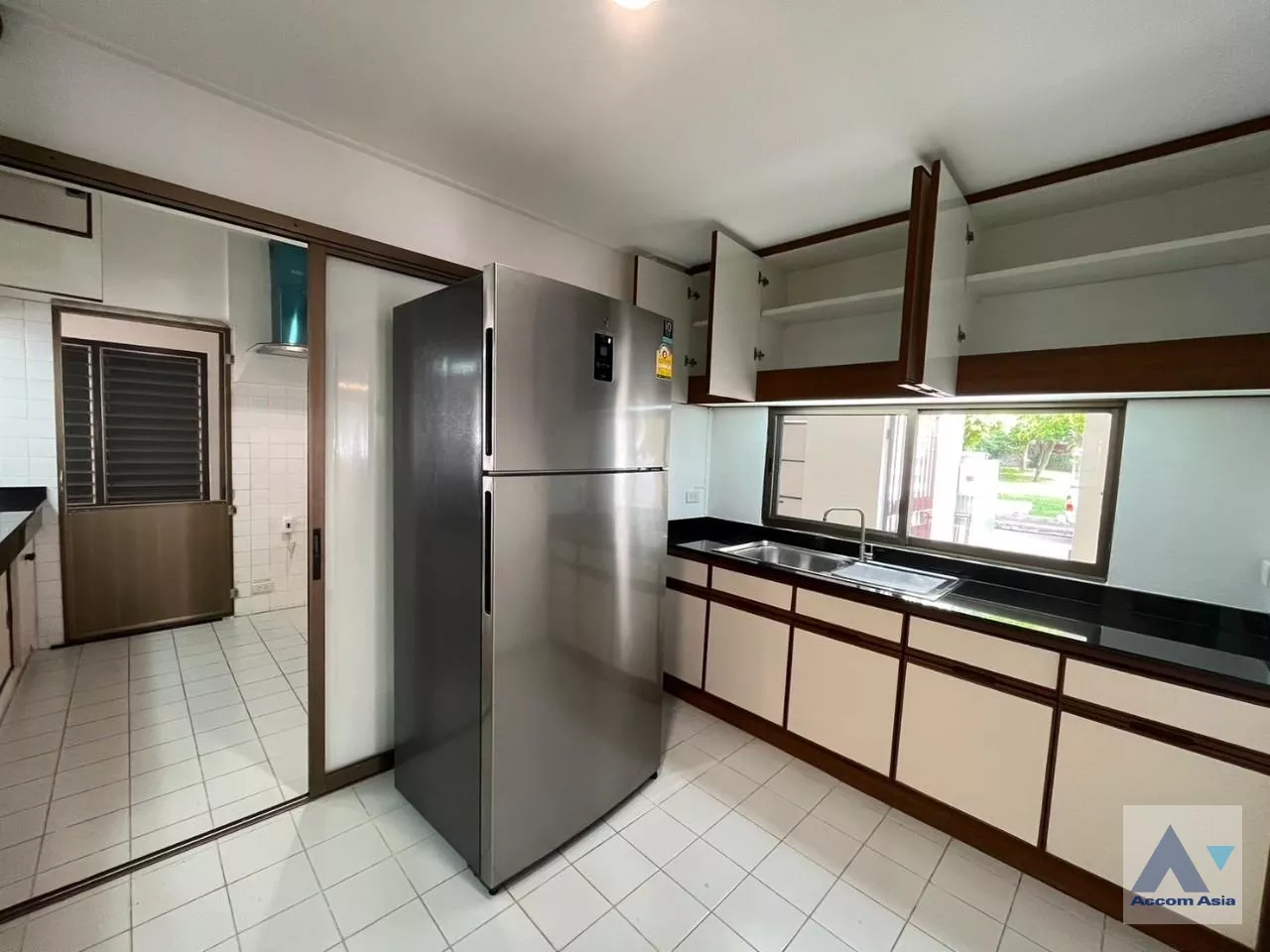 10  4 br House For Rent in Phaholyothin ,Bangkok BTS Saphan-Kwai at House in Compound AA33788