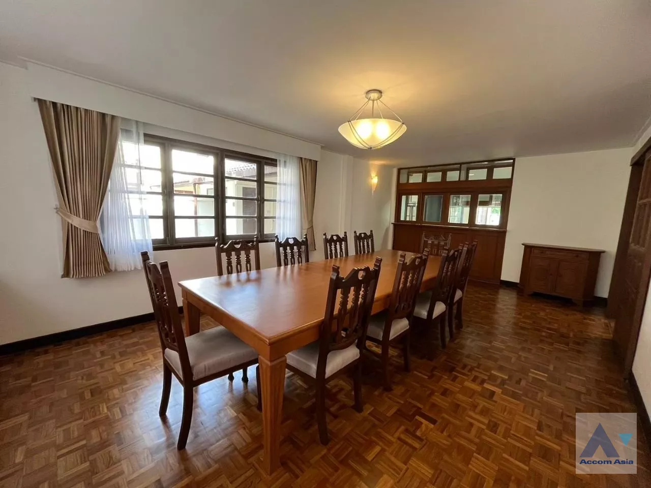 7  4 br House For Rent in Phaholyothin ,Bangkok BTS Saphan-Kwai at House in Compound AA33788