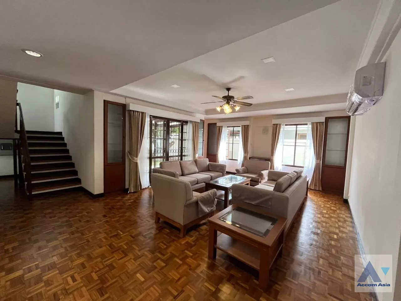 unit 4 Bedrooms  House For Rent & Sale in Phaholyothin, Bangkok  near BTS Saphan-Kwai (AA33788)