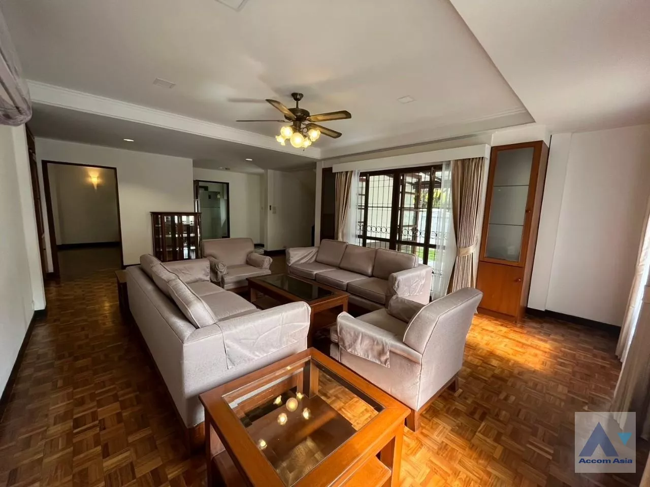  1  4 br House For Rent in Phaholyothin ,Bangkok BTS Saphan-Kwai at House in Compound AA33788