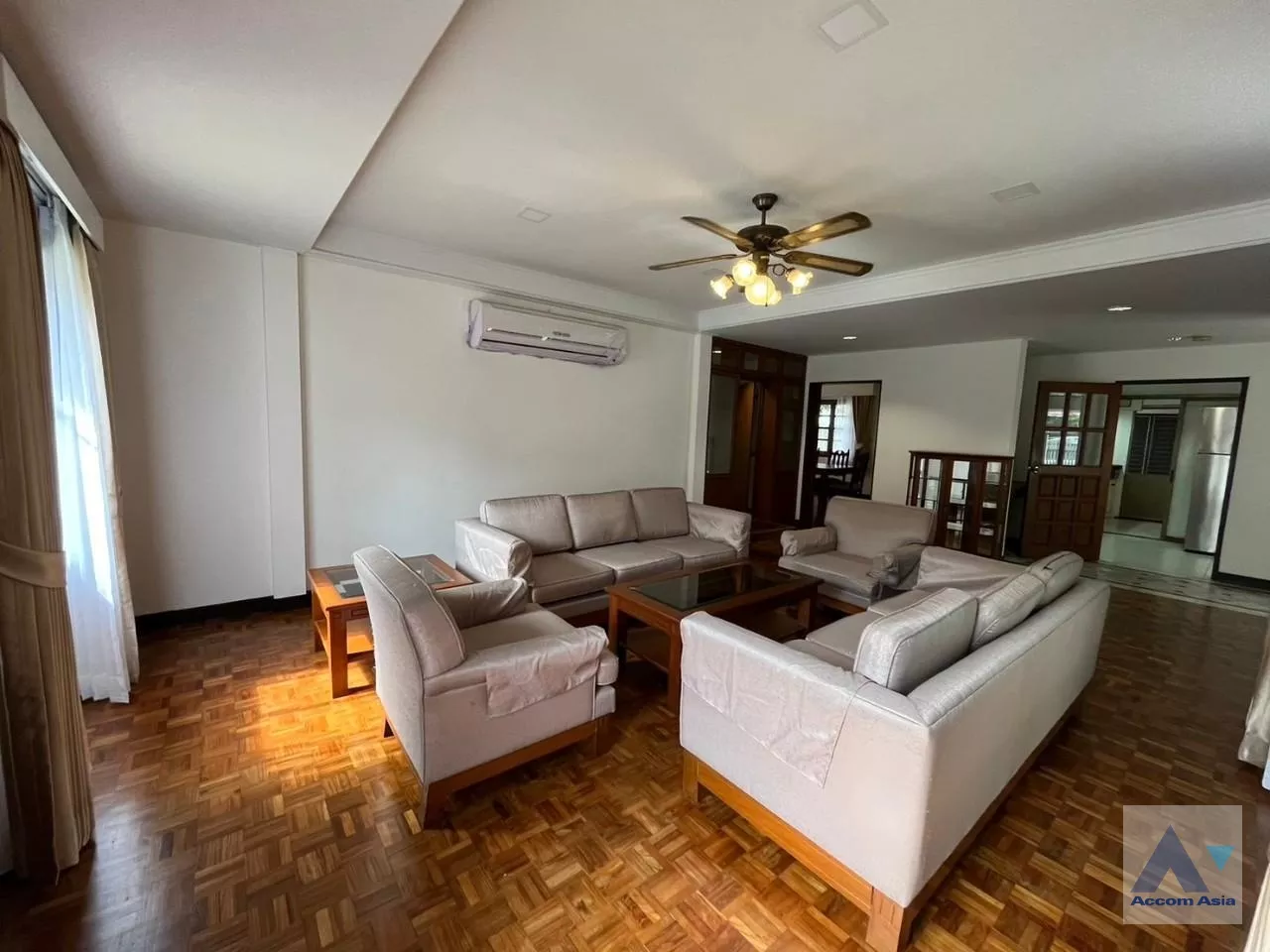 4  4 br House For Rent in Phaholyothin ,Bangkok BTS Saphan-Kwai at House in Compound AA33788