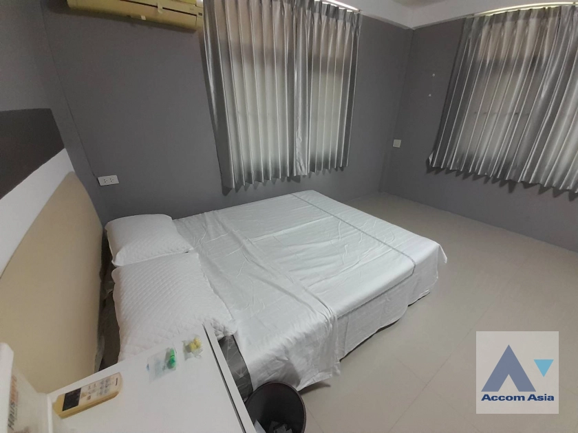 5  4 br House For Rent in Ratchadaphisek ,Bangkok MRT Sutthisan AA33801