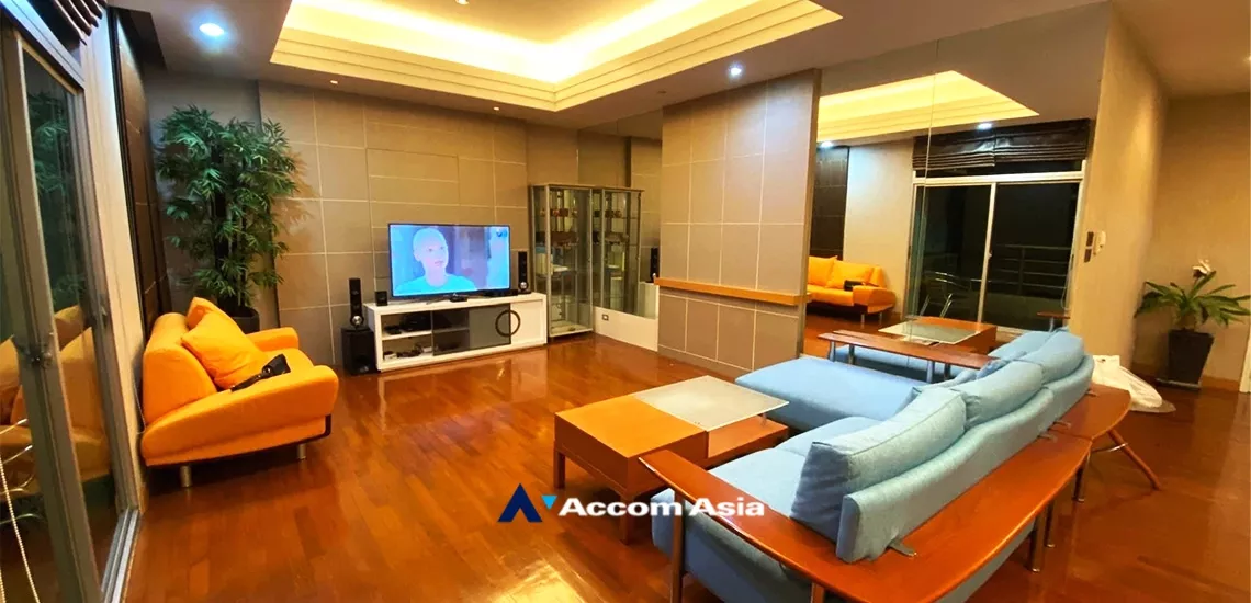 unit 2 Bedrooms  Condominium For Rent in Ploenchit, Bangkok  near BTS Chitlom (AA33814)