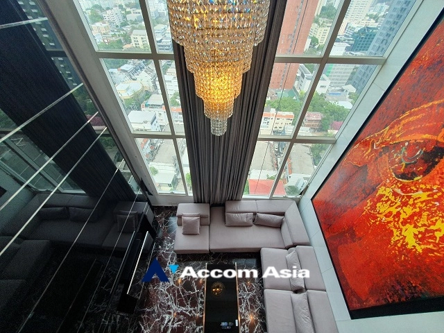 Huge Terrace, Double High Ceiling, Triplex, Penthouse |  3 Bedrooms  Condominium For Rent in Sukhumvit, Bangkok  near BTS Asok - MRT Sukhumvit (AA33816)