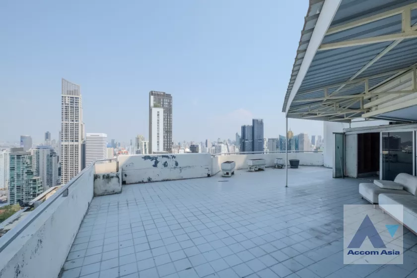  2 Bedrooms  Condominium For Sale in Sukhumvit, Bangkok  near BTS Nana (AA33835)