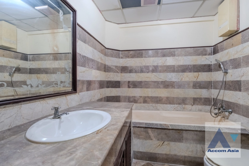 7  2 br Condominium For Sale in Sukhumvit ,Bangkok BTS Nana at Sukhumvit Suite AA33835