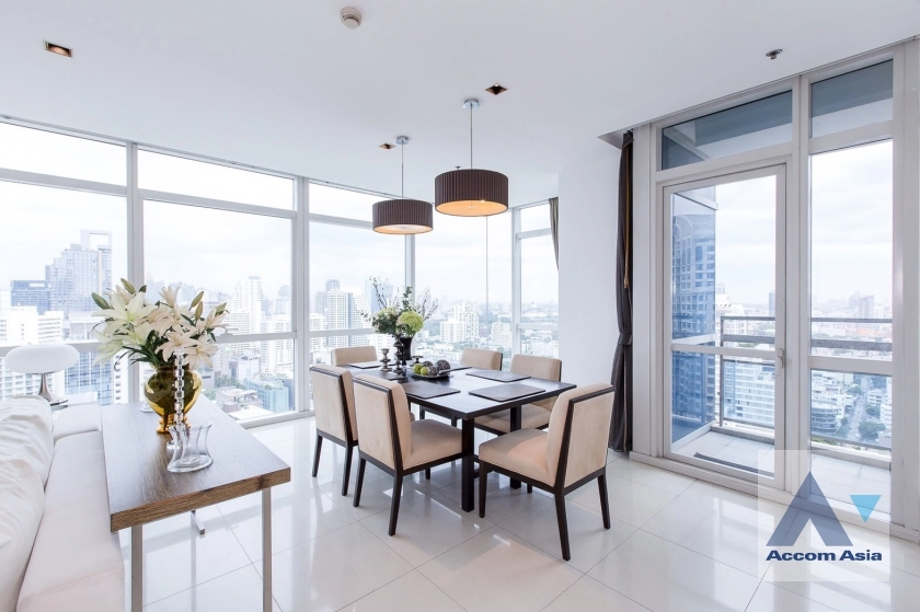  3 Bedrooms  Condominium For Rent in Ploenchit, Bangkok  near BTS Ploenchit (AA33845)