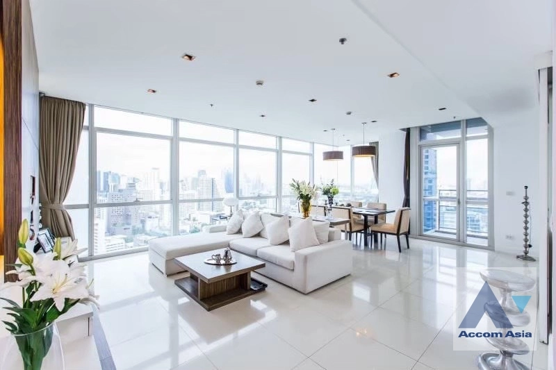  3 Bedrooms  Condominium For Rent in Ploenchit, Bangkok  near BTS Ploenchit (AA33845)
