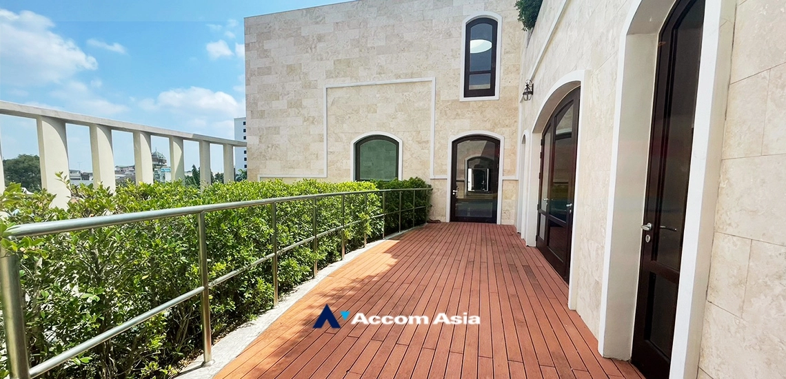  2  6 br House For Sale in Sukhumvit ,Bangkok BTS Ekkamai AA33846