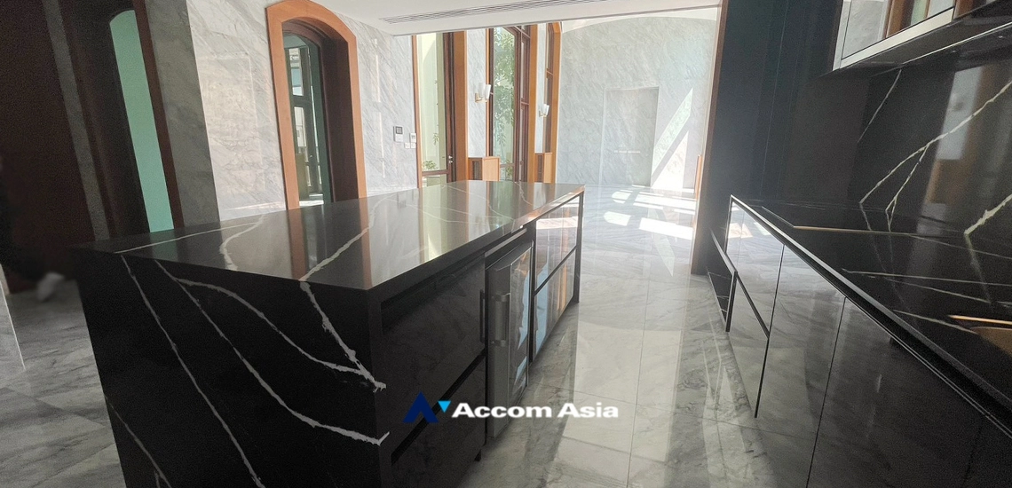 8  6 br House For Sale in Sukhumvit ,Bangkok BTS Ekkamai AA33846