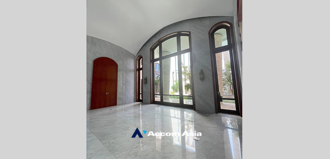 5  6 br House For Sale in Sukhumvit ,Bangkok BTS Ekkamai AA33846