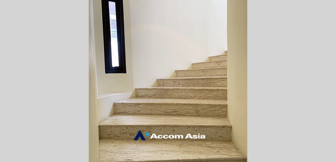 35  6 br House For Sale in Sukhumvit ,Bangkok BTS Ekkamai AA33846