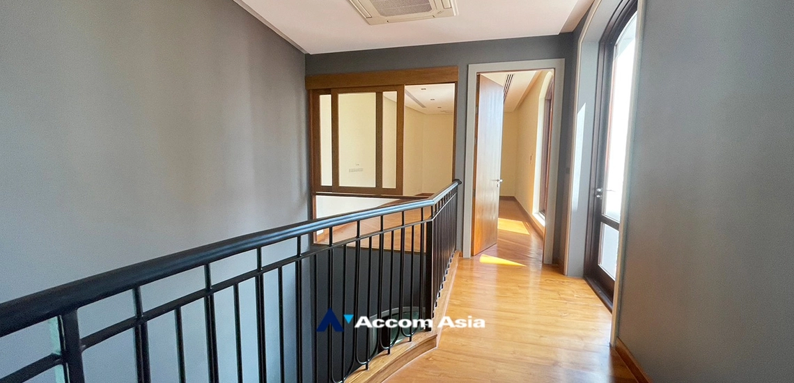 34  6 br House For Sale in Sukhumvit ,Bangkok BTS Ekkamai AA33846