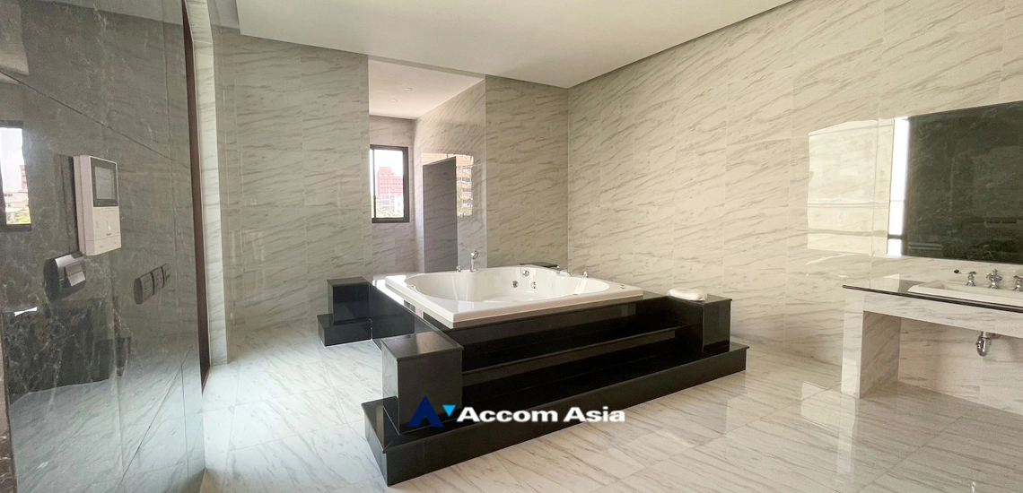 30  6 br House For Sale in Sukhumvit ,Bangkok BTS Ekkamai AA33846