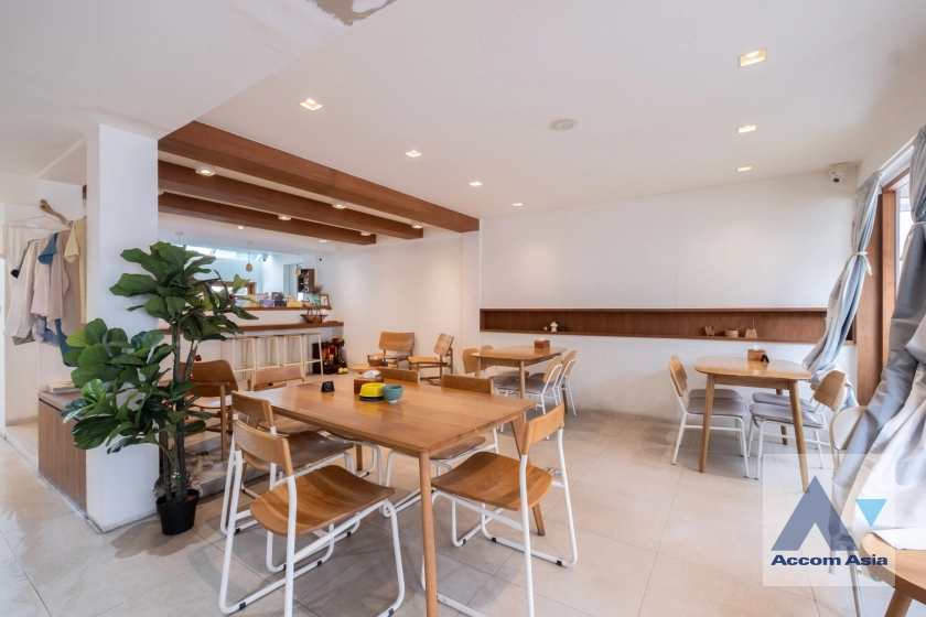  1  2 br House for rent and sale in Sukhumvit ,Bangkok BTS Ekkamai AA33847