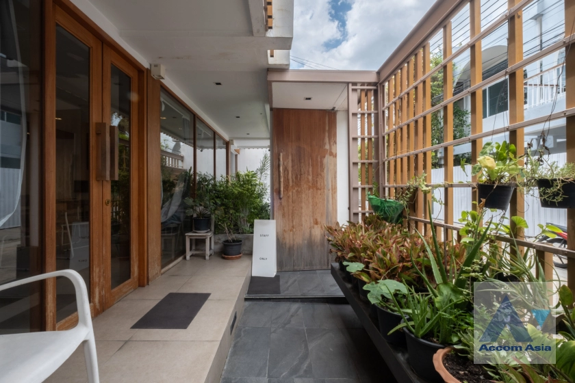 4  2 br House for rent and sale in Sukhumvit ,Bangkok BTS Ekkamai AA33847