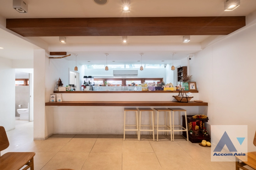 6  2 br House for rent and sale in Sukhumvit ,Bangkok BTS Ekkamai AA33847