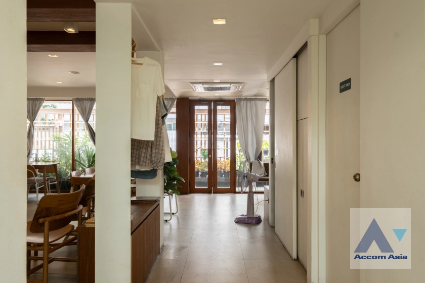 5  2 br House for rent and sale in Sukhumvit ,Bangkok BTS Ekkamai AA33847