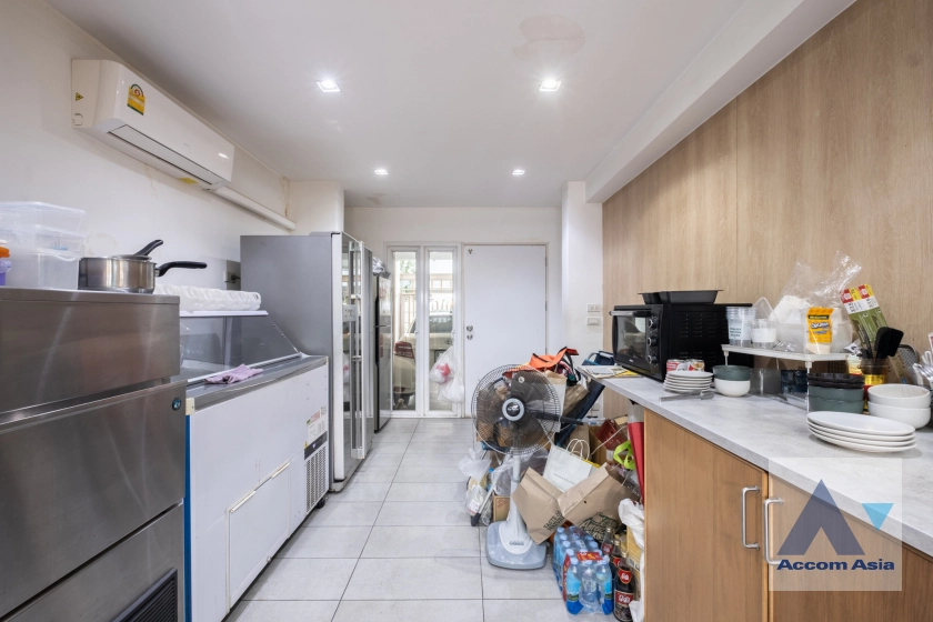 10  2 br House for rent and sale in Sukhumvit ,Bangkok BTS Ekkamai AA33847