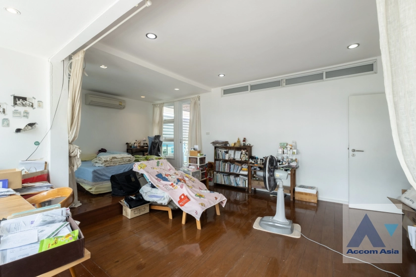 15  2 br House for rent and sale in Sukhumvit ,Bangkok BTS Ekkamai AA33847