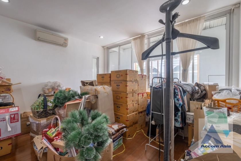 21  2 br House for rent and sale in Sukhumvit ,Bangkok BTS Ekkamai AA33847