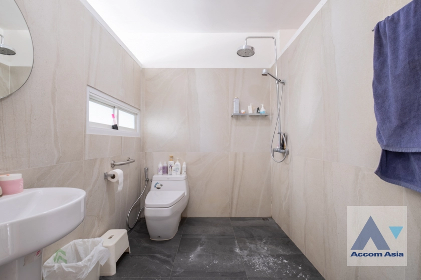 22  2 br House for rent and sale in Sukhumvit ,Bangkok BTS Ekkamai AA33847