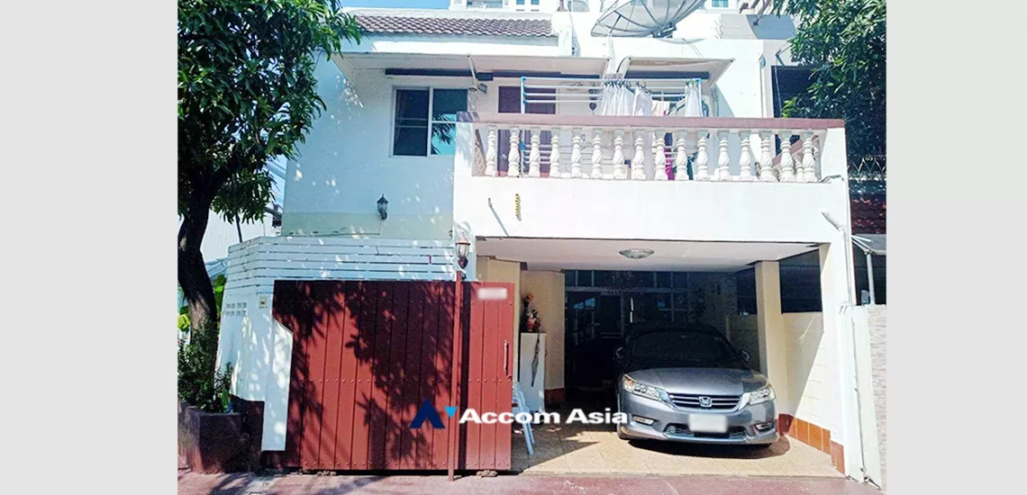 Home Office |  4 Bedrooms  House For Rent in Sukhumvit, Bangkok  near BTS Ekkamai (AA33848)