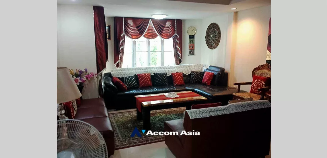 Home Office |  4 Bedrooms  House For Rent in Sukhumvit, Bangkok  near BTS Ekkamai (AA33848)