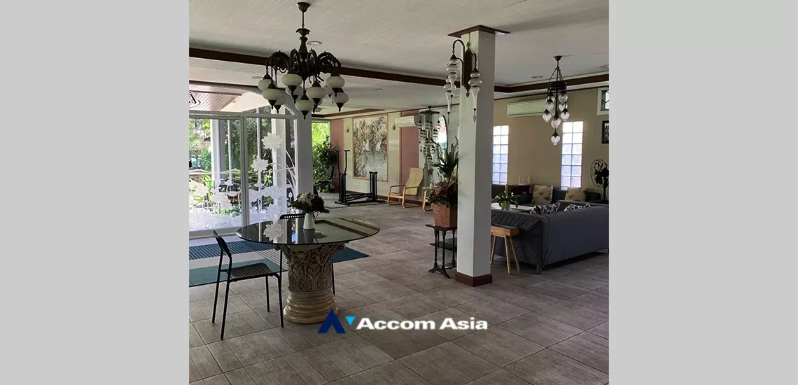 unitHome Office, Garden |  4 Bedrooms  House For Rent in Sathorn, Bangkok  near MRT Khlong Toei (AA33850)