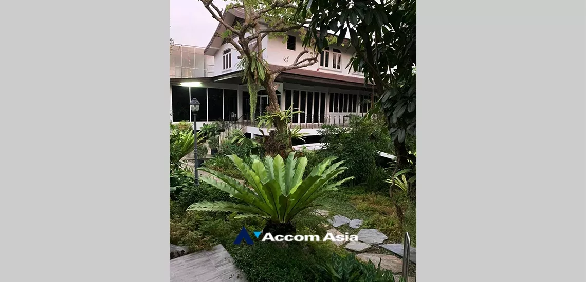 unitHome Office, Garden |  4 Bedrooms  House For Rent in Sathorn, Bangkok  near MRT Khlong Toei (AA33850)