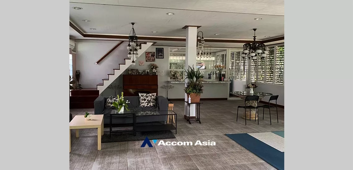 unitHome Office, Garden |  4 Bedrooms  House For Rent in Sathorn, Bangkok  near MRT Khlong Toei (AA33850)