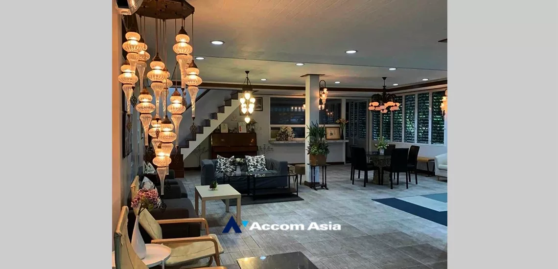 unitHome Office, Garden |  4 Bedrooms  House For Rent in Sathorn, Bangkok  near MRT Khlong Toei (AA33850)