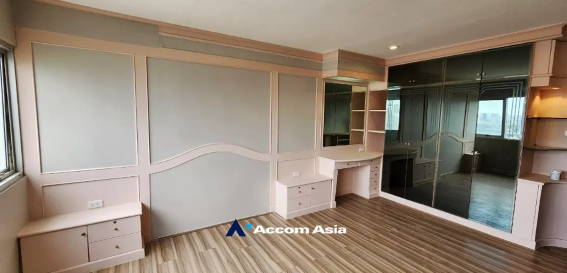 7  4 br Condominium For Rent in Charoennakorn ,Bangkok BTS Krung Thon Buri at Saichol Mansion AA33852