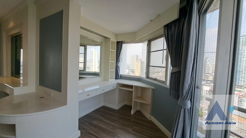 21  4 br Condominium For Rent in Charoen Nakhon ,Bangkok BTS Krung Thon Buri at Saichol Mansion AA33852