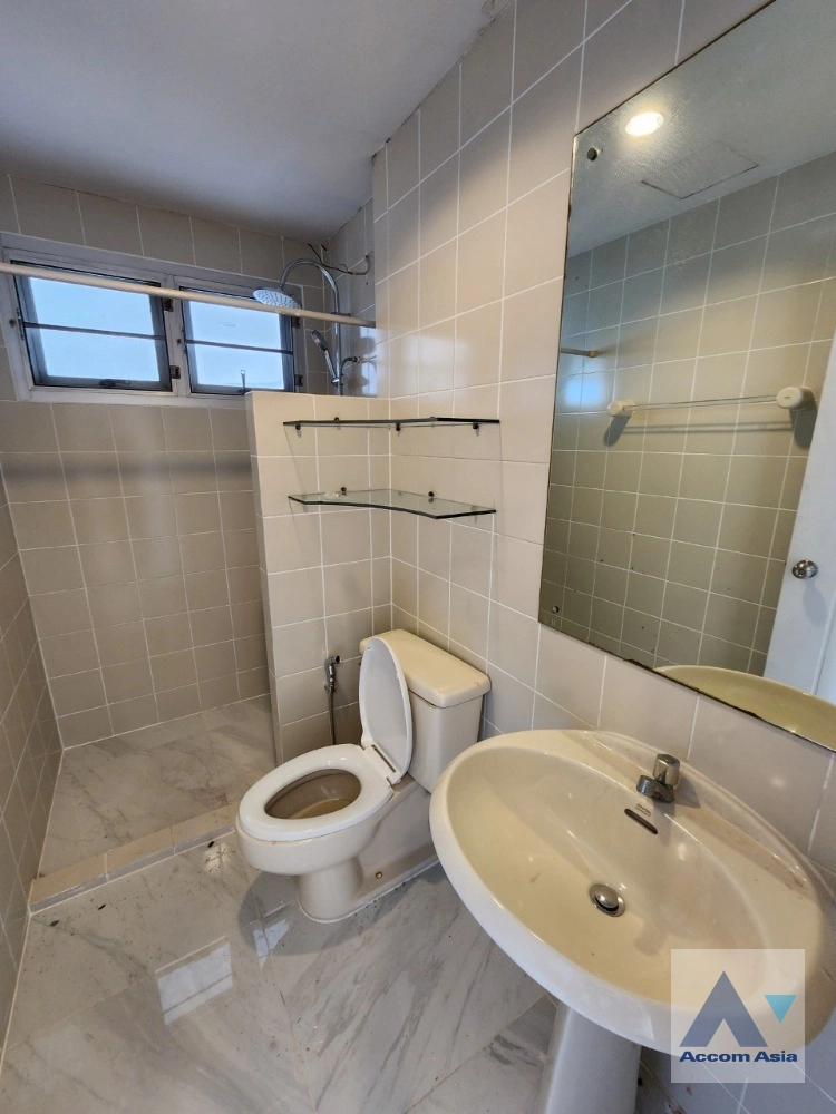 25  4 br Condominium For Rent in Charoen Nakhon ,Bangkok BTS Krung Thon Buri at Saichol Mansion AA33852