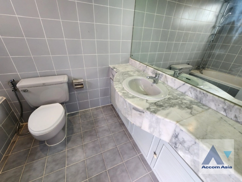 23  4 br Condominium For Rent in Charoen Nakhon ,Bangkok BTS Krung Thon Buri at Saichol Mansion AA33852