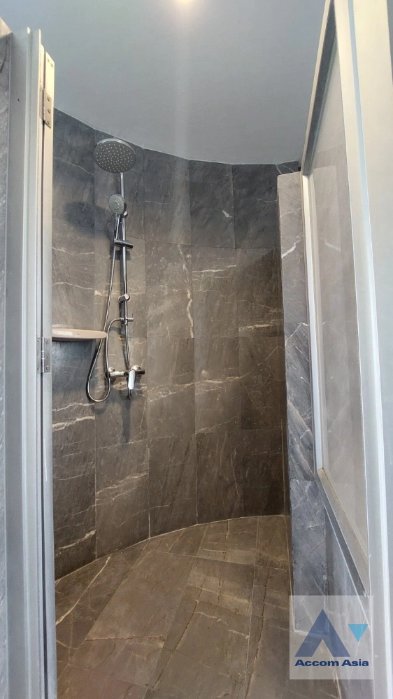 28  4 br Condominium For Rent in Charoen Nakhon ,Bangkok BTS Krung Thon Buri at Saichol Mansion AA33852