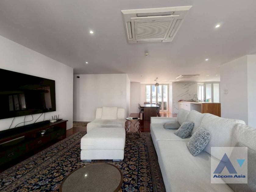 Pet friendly condominium for rent in Sukhumvit, Bangkok Code AA33853