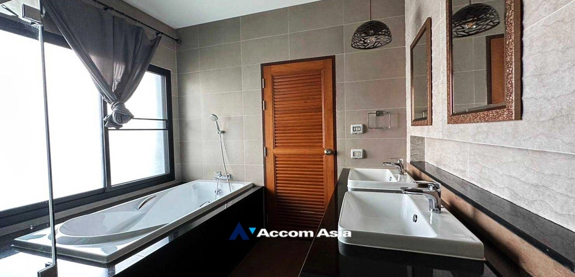 17  4 br House For Rent in Sukhumvit ,Bangkok BTS Phra khanong AA33854