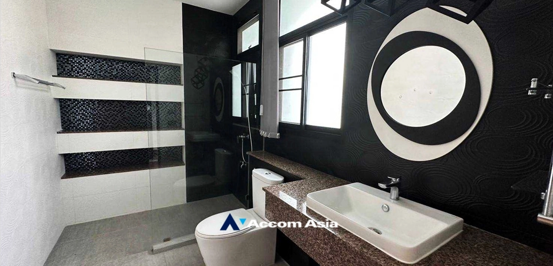 18  4 br House For Rent in Sukhumvit ,Bangkok BTS Phra khanong AA33854