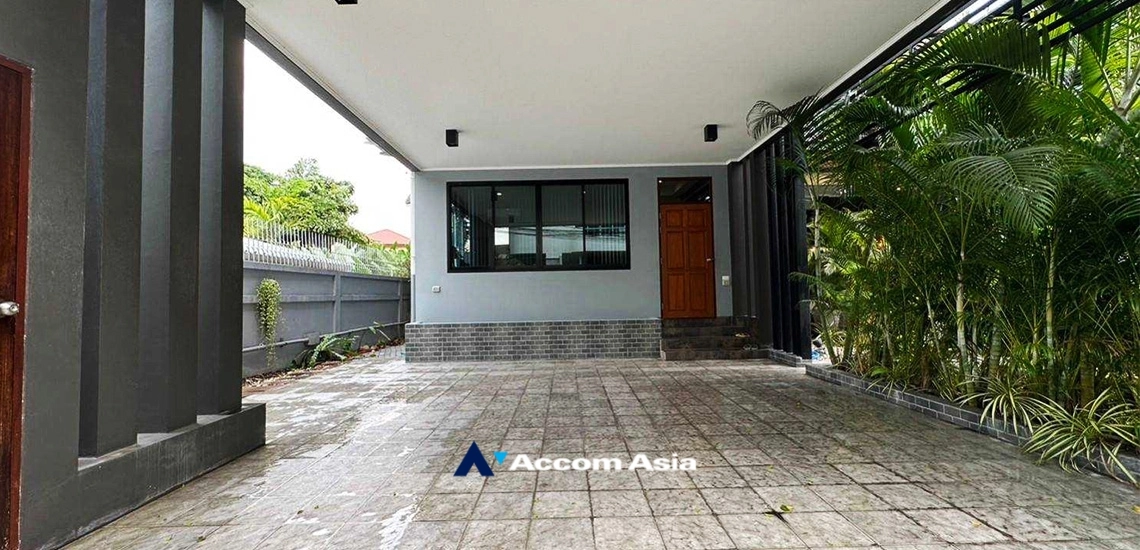  1  4 br House For Rent in Sukhumvit ,Bangkok BTS Phra khanong AA33854
