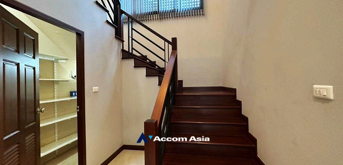 11  4 br House For Rent in Sukhumvit ,Bangkok BTS Phra khanong AA33854