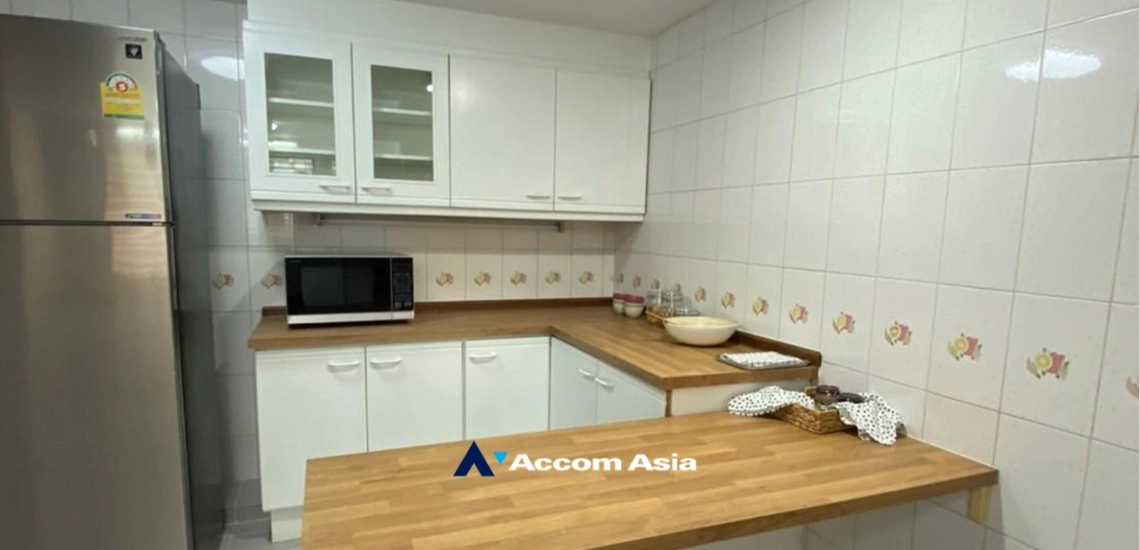 unit 3 Bedrooms  Apartment For Rent in Sukhumvit, Bangkok  near BTS Thong Lo (AA33887)