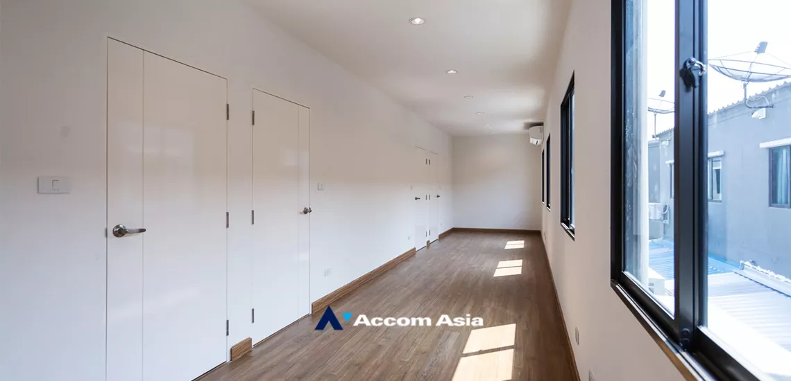 4  4 br Townhouse For Rent in  ,Samutprakan  at House AA33897